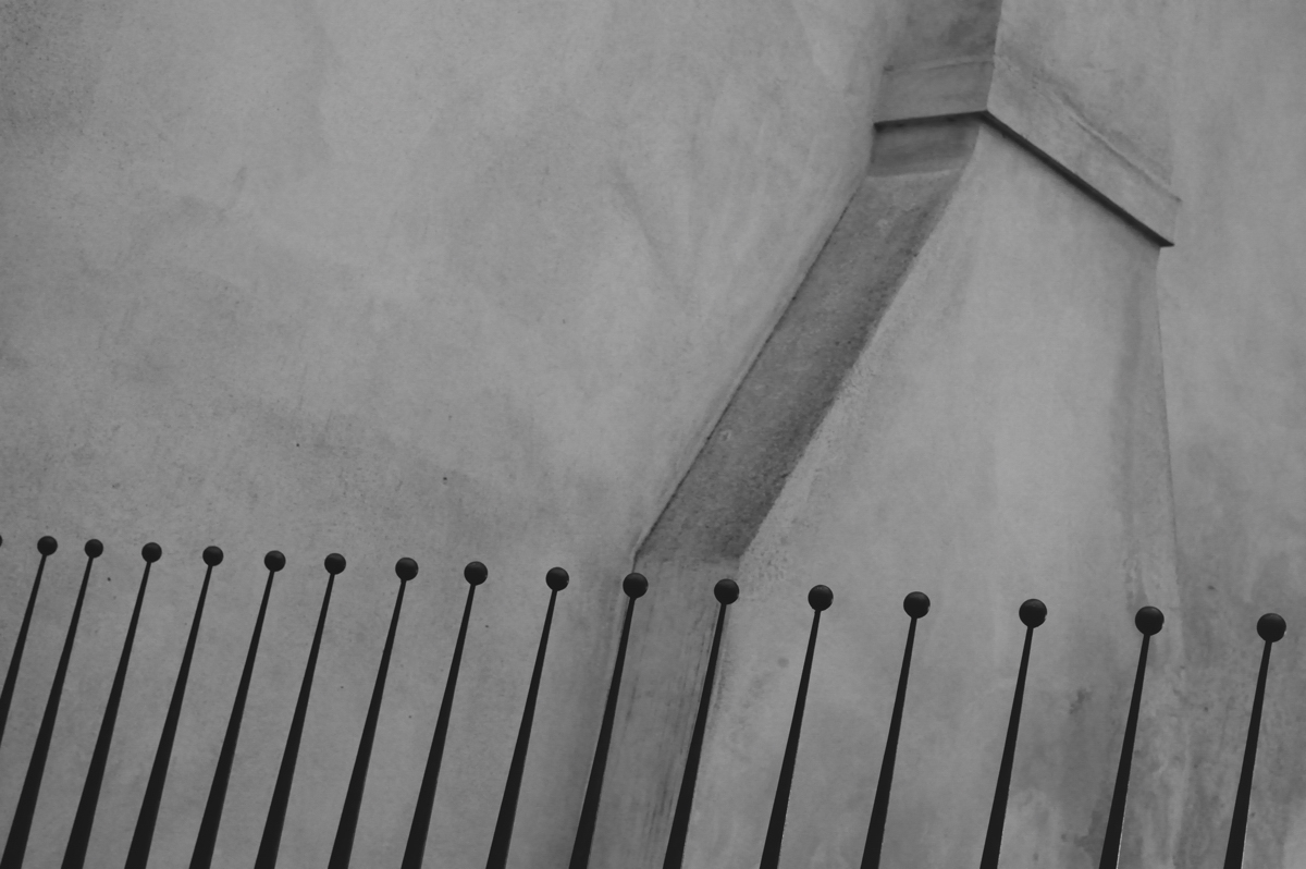 Composizione I: cancellata e camino