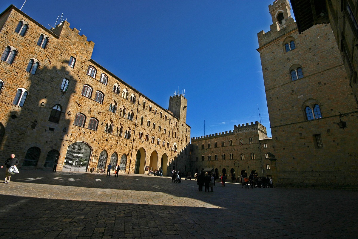 Volterra - Piazza dei Priori