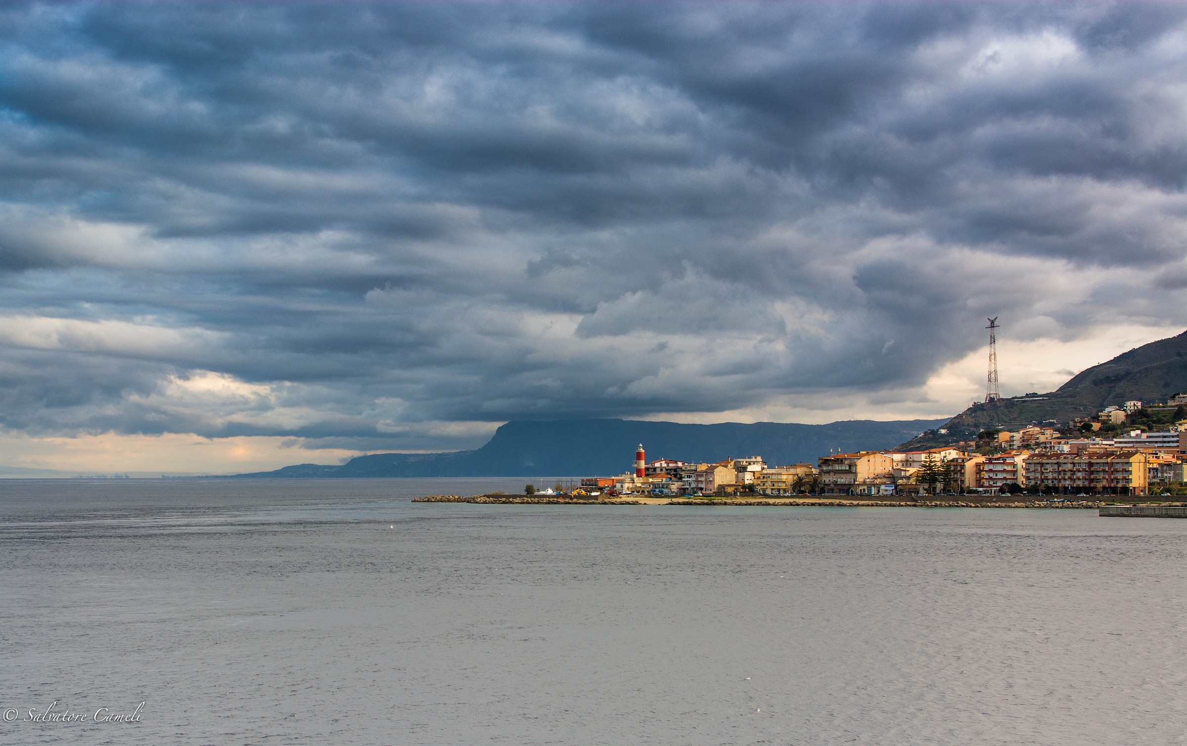Tra Scilla e Cariddi