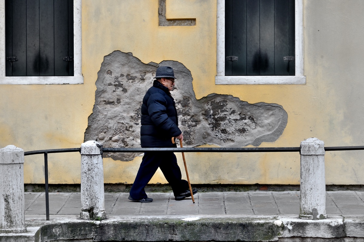 the Left shoe (zoom!)