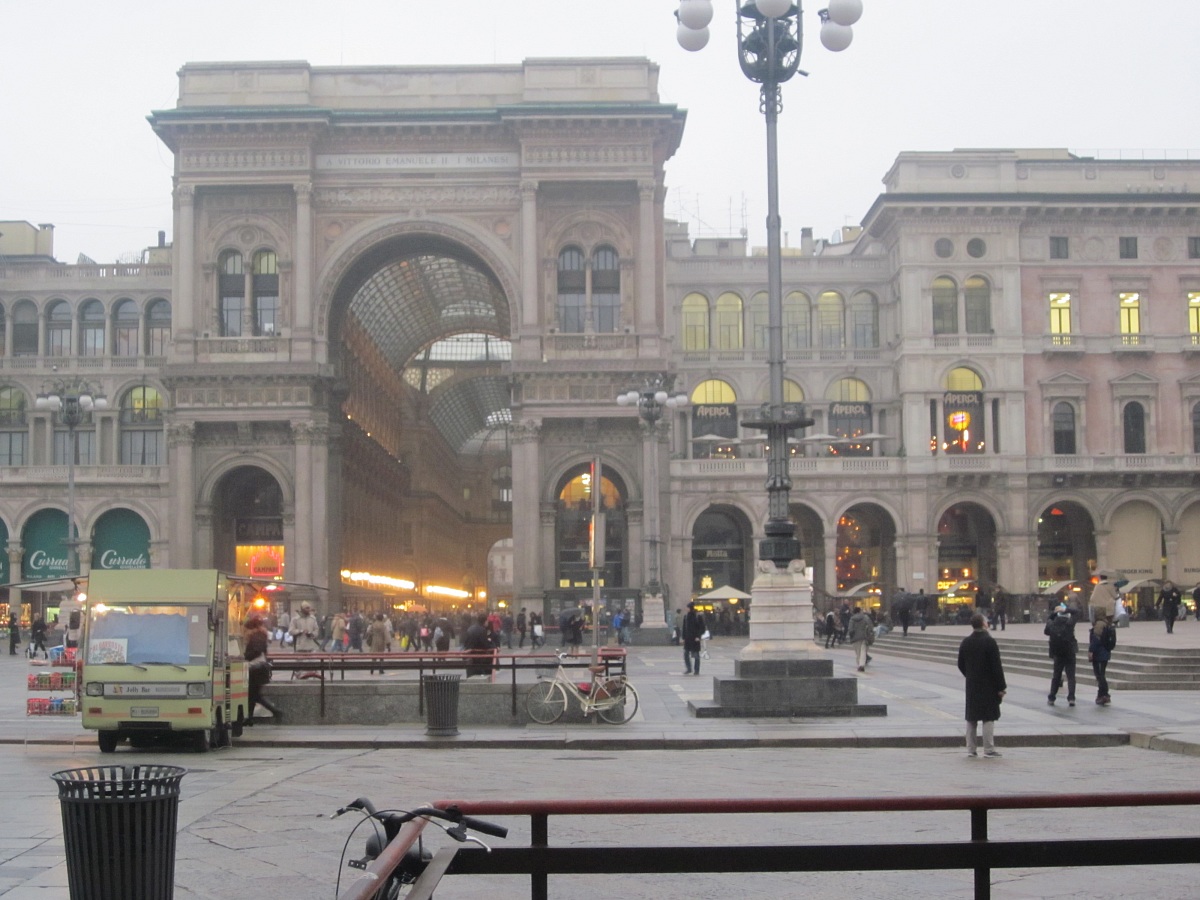 Piazza Duomo and the gallery