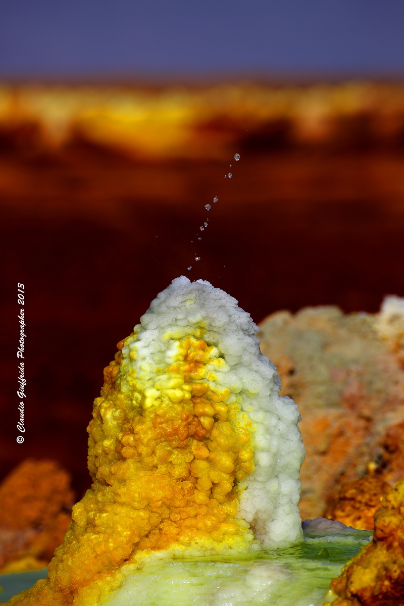 Formazione d un piccolo Hornito nel Dallol