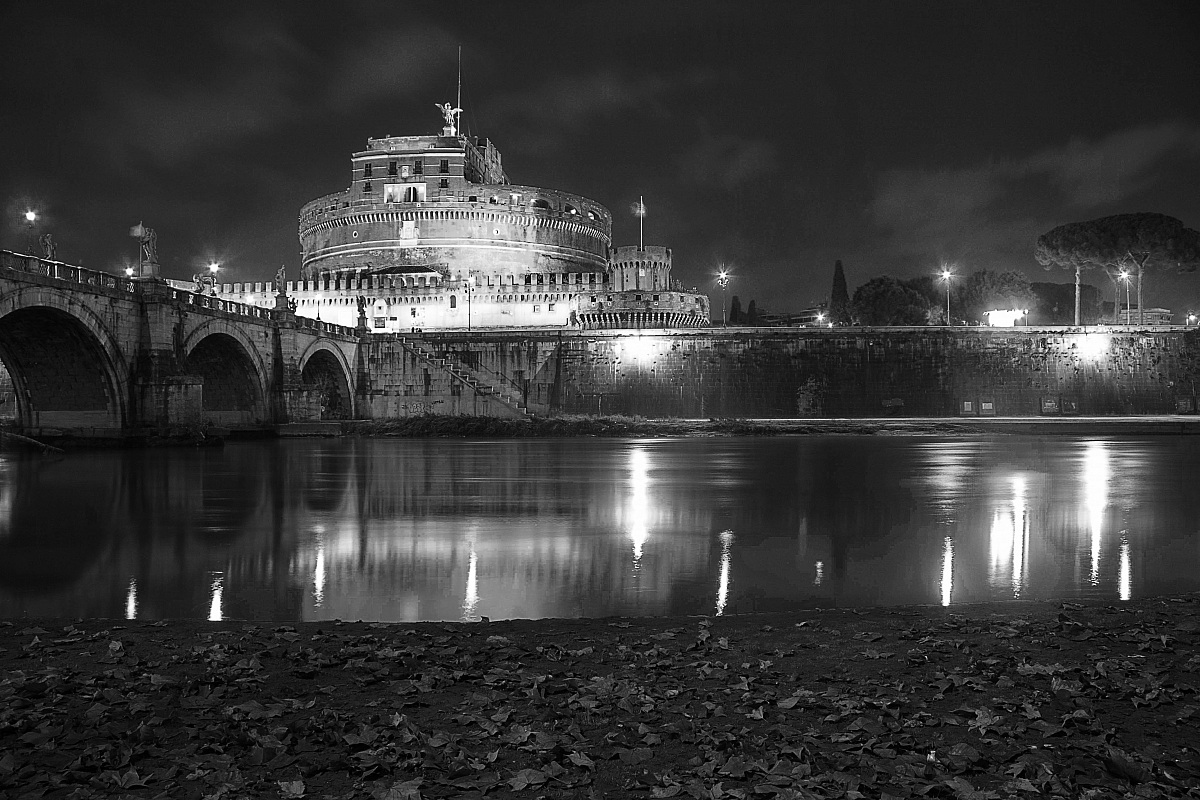 Castel Sant'Angelo at night