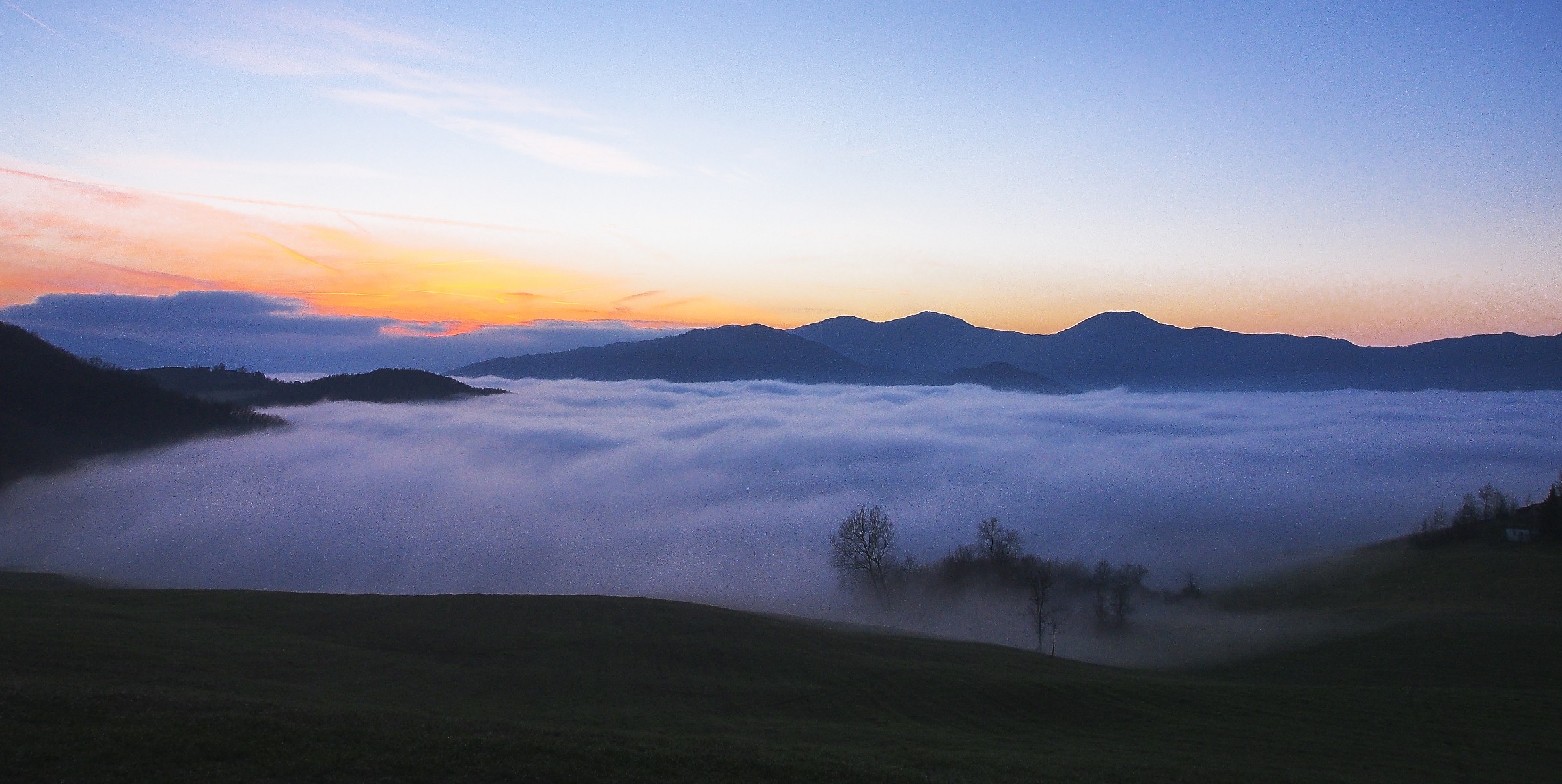 Tramonto oltre la nebbia....