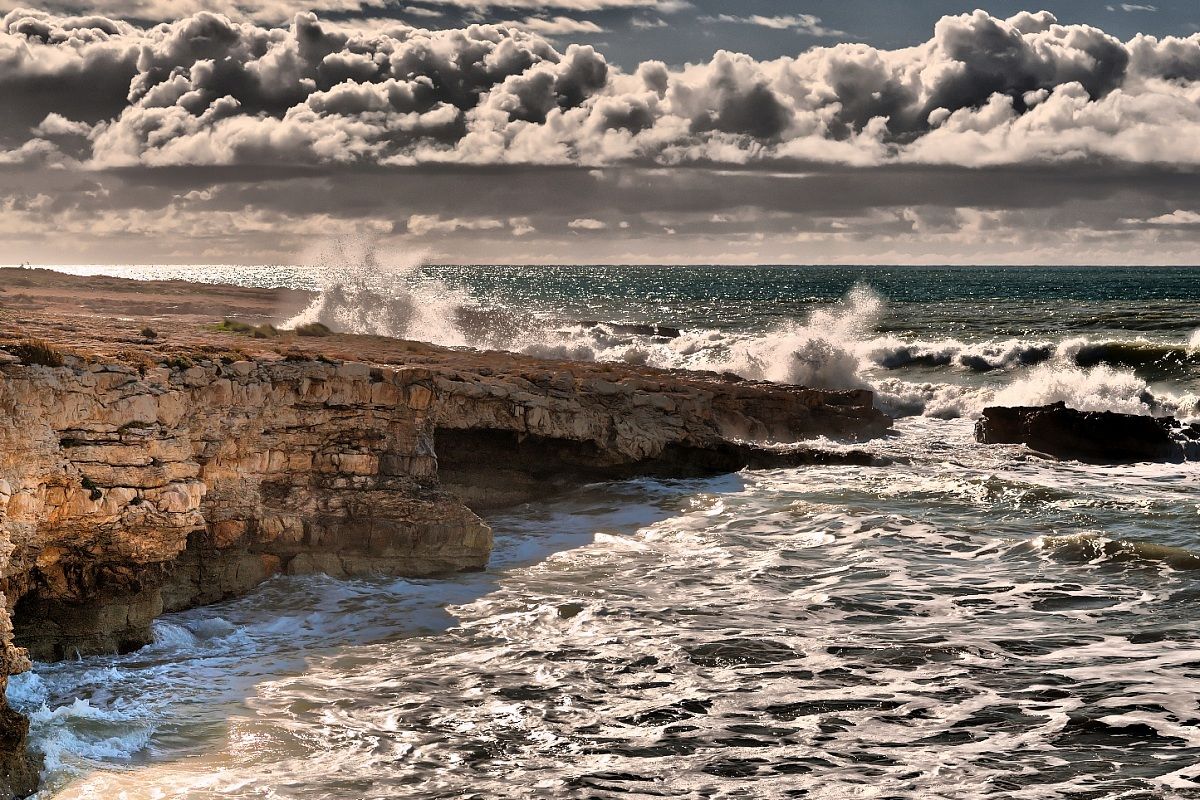 The strength of the sea ..