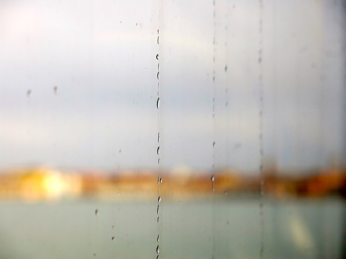 gocce d'acqua, sullo sfondo Venezia