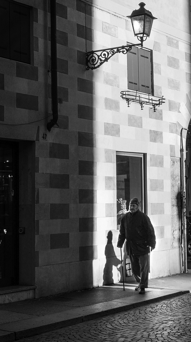 The shadows lie ....