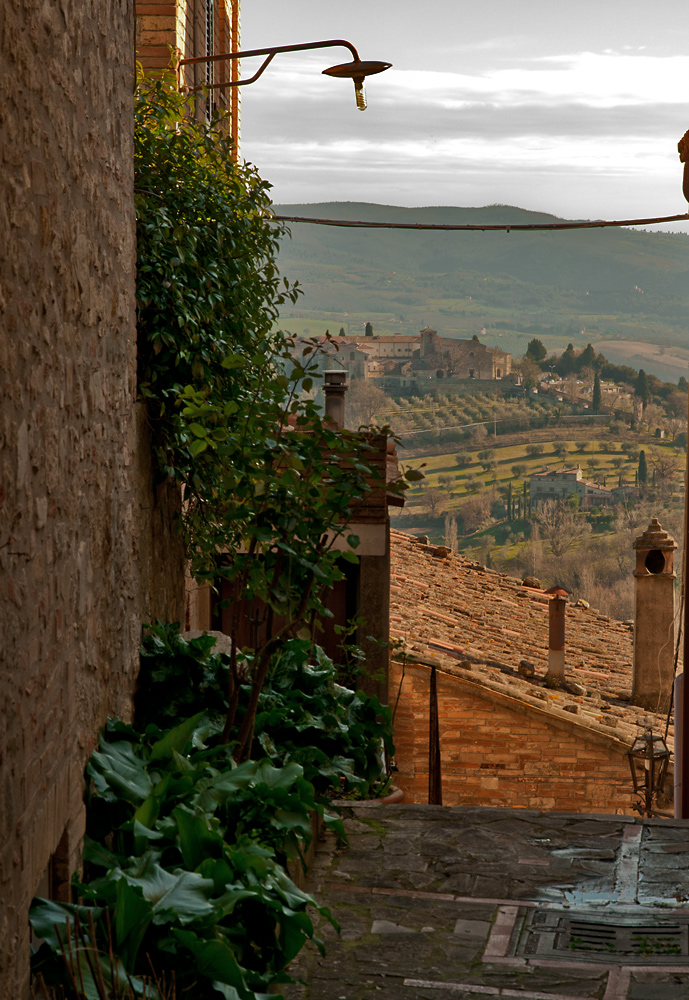 Tra i vicoli...(Todi)