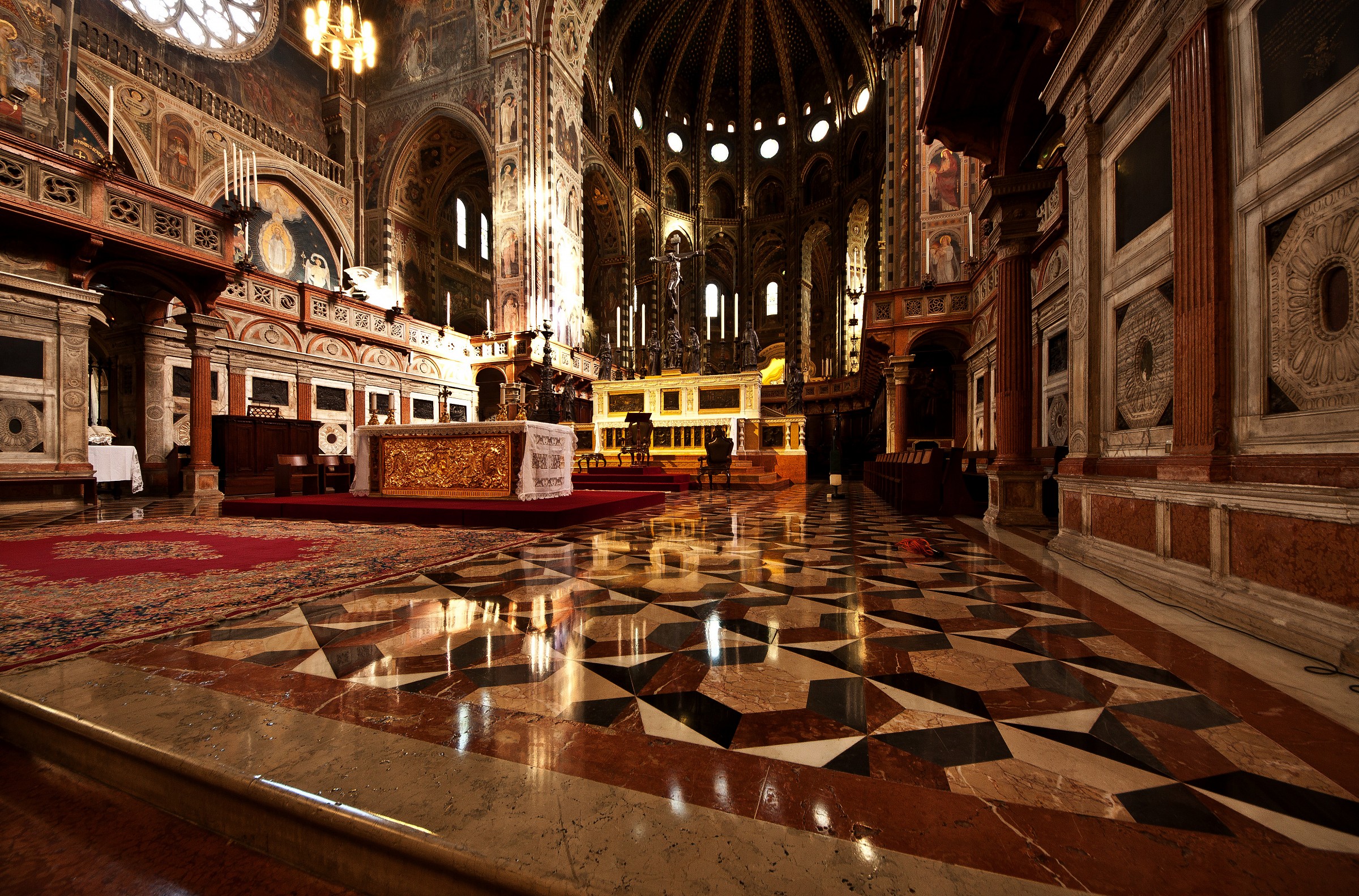 Basilica di Sant'Antonio, l'altare