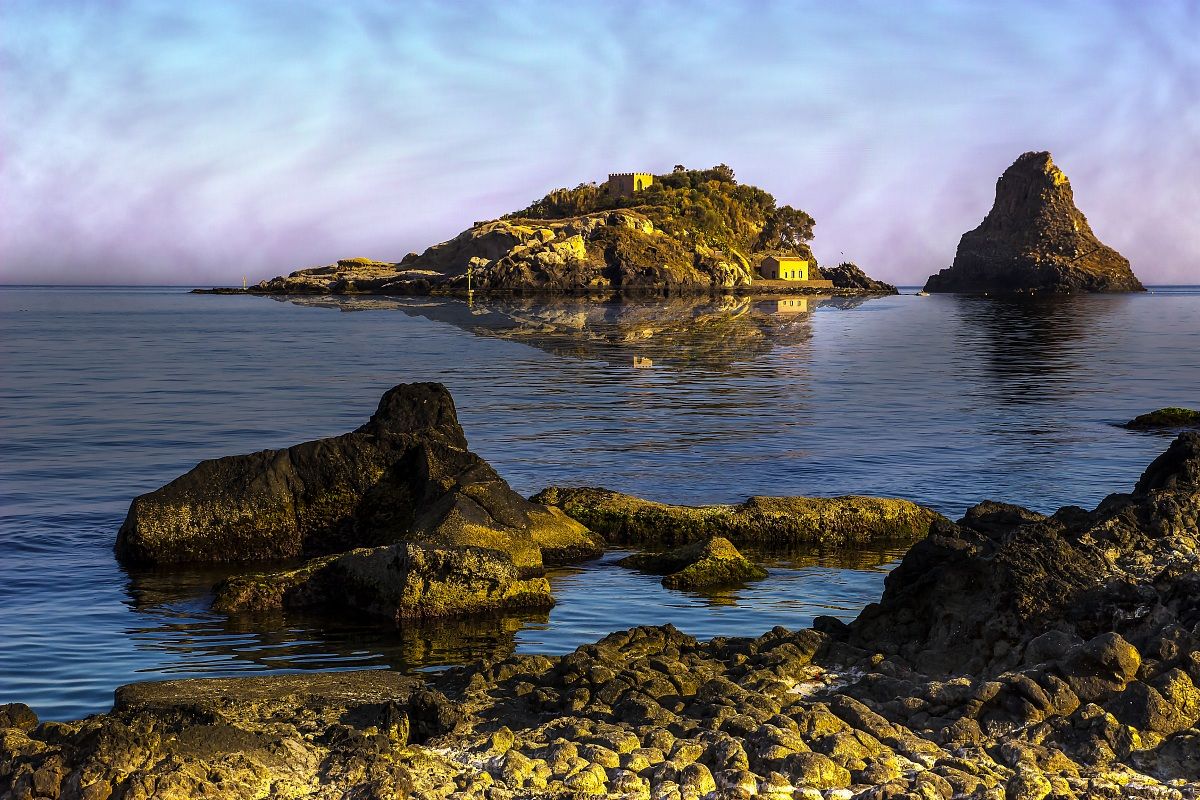 Faraglioni di Acitrezza