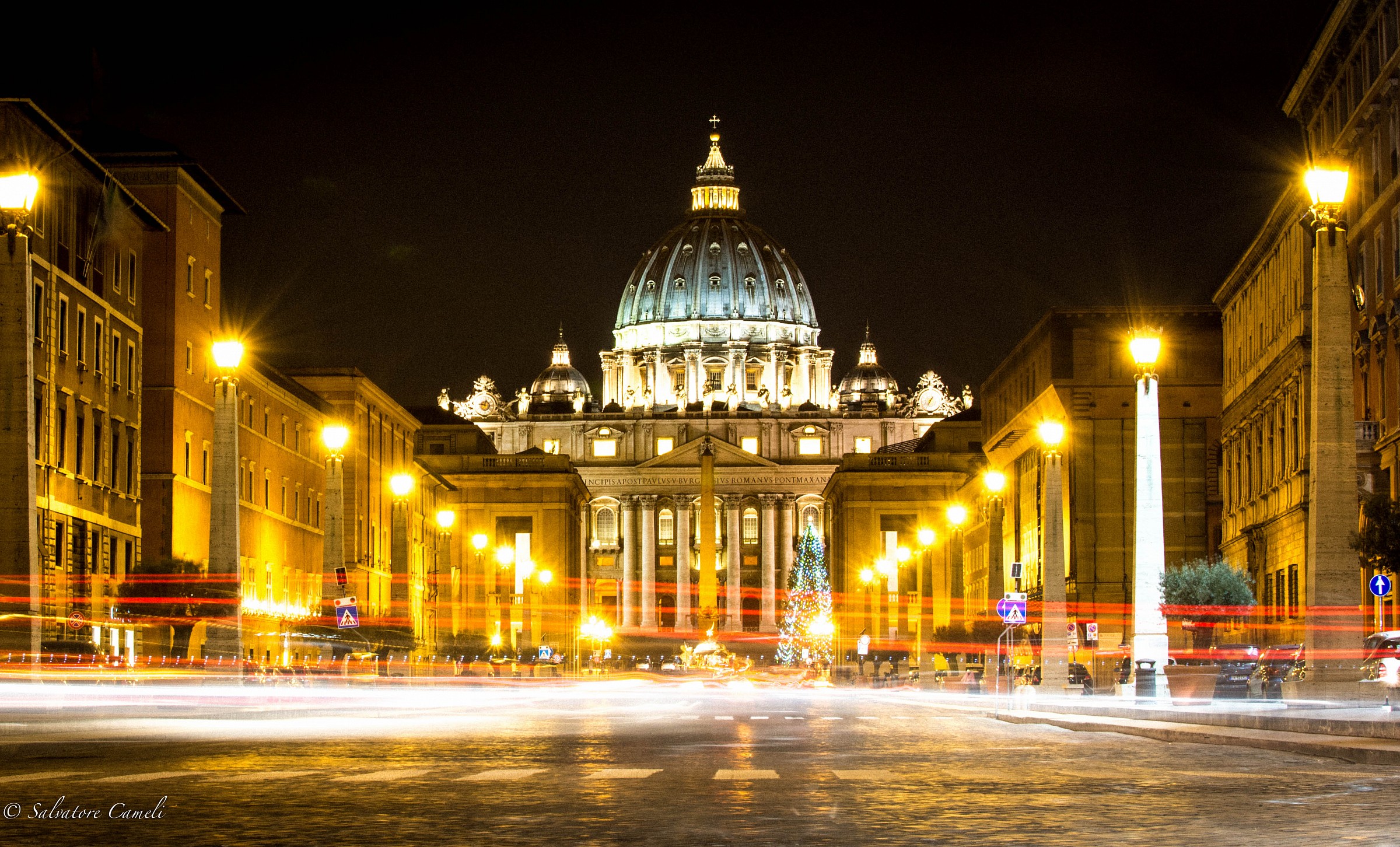 scie illuminate a san pietro a colori