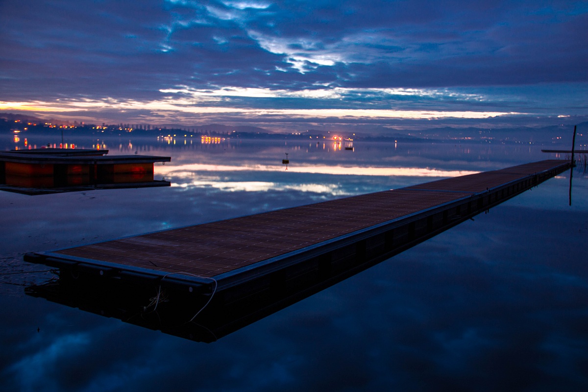 pontile. Lago di Varese.