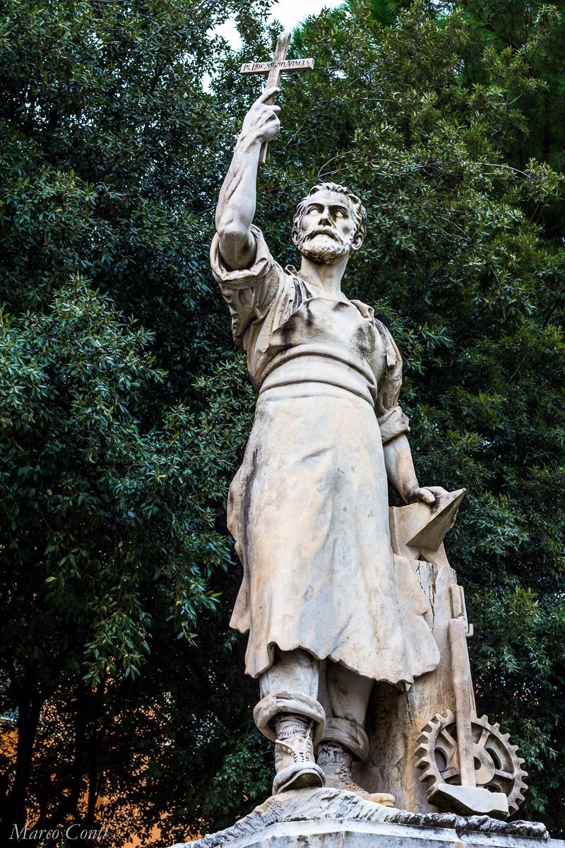 Nel cortile del Pontificio Seminario Romano Maggiore