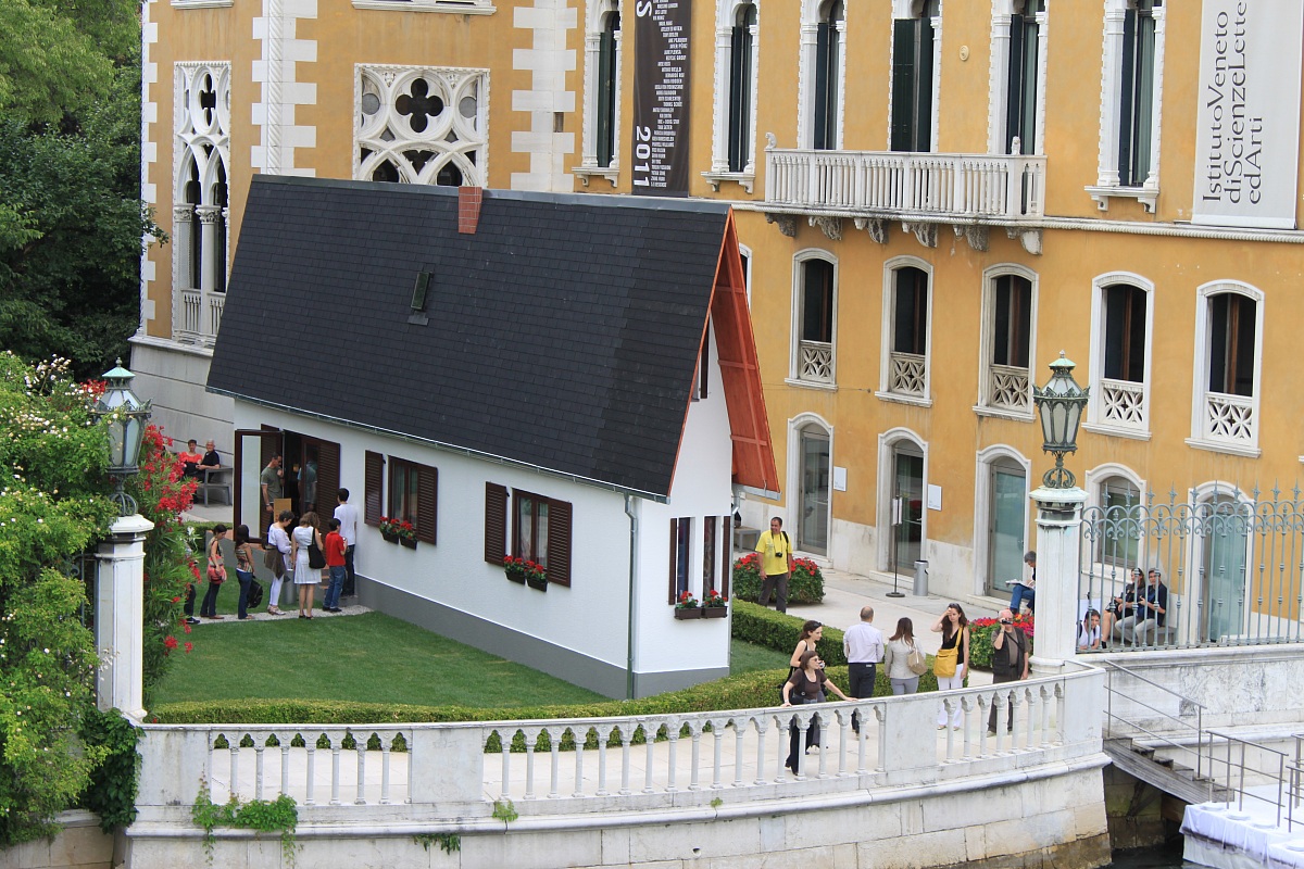 the house more 'narrow world