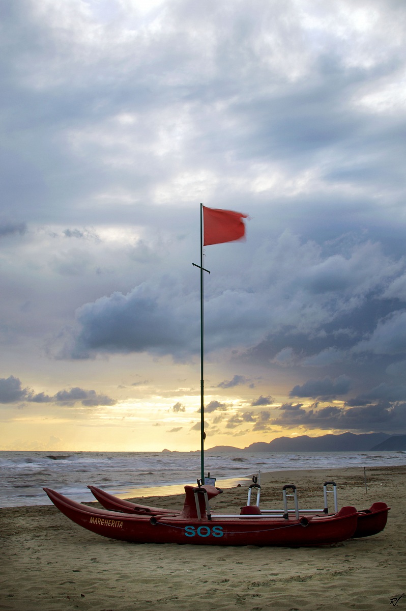 s.o.s. bandiera rossa