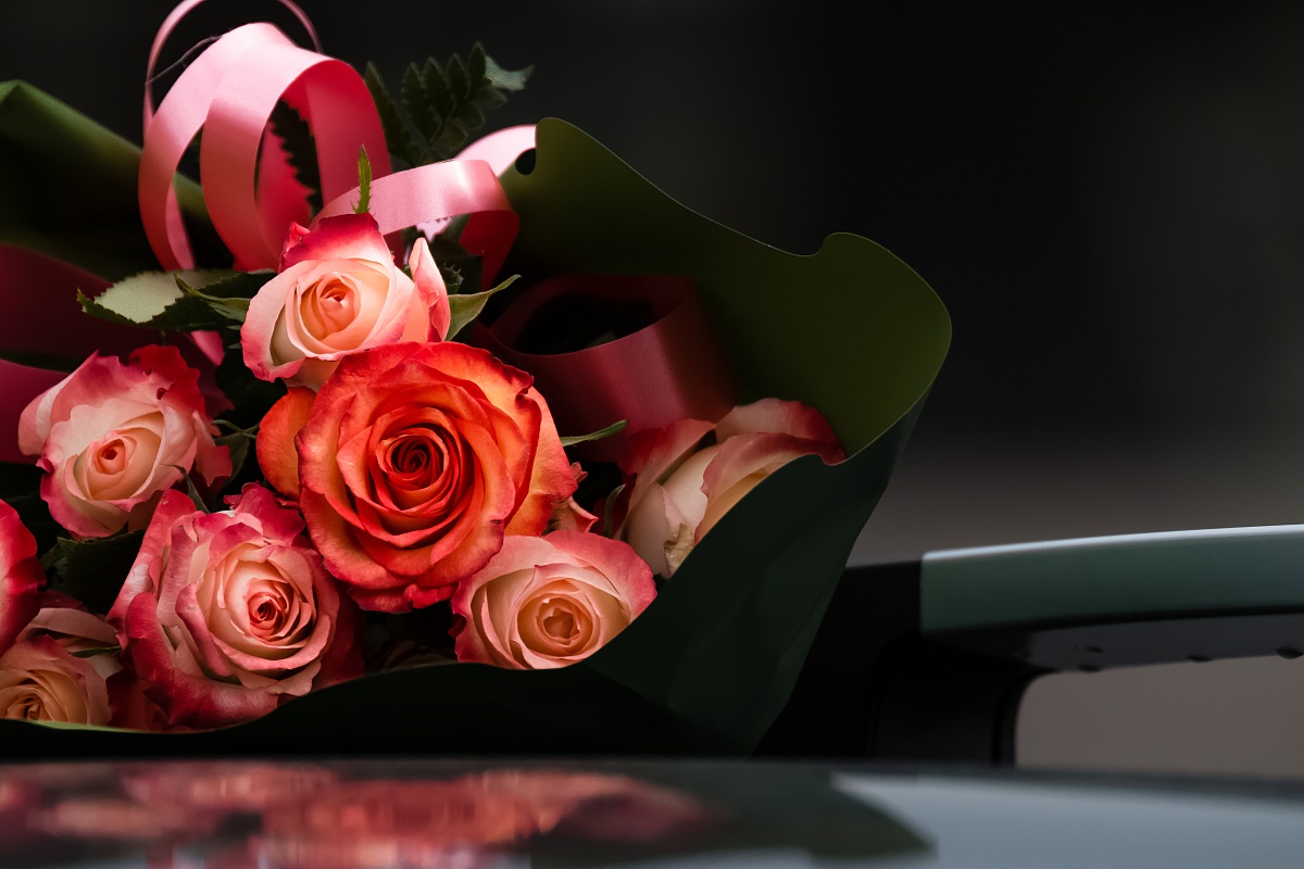 Rose sul Tetto di un'Auto