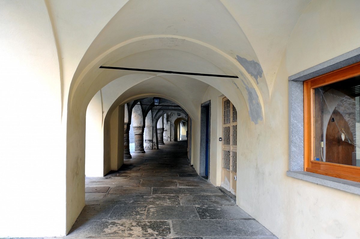 Among the arcades of Saluzzo