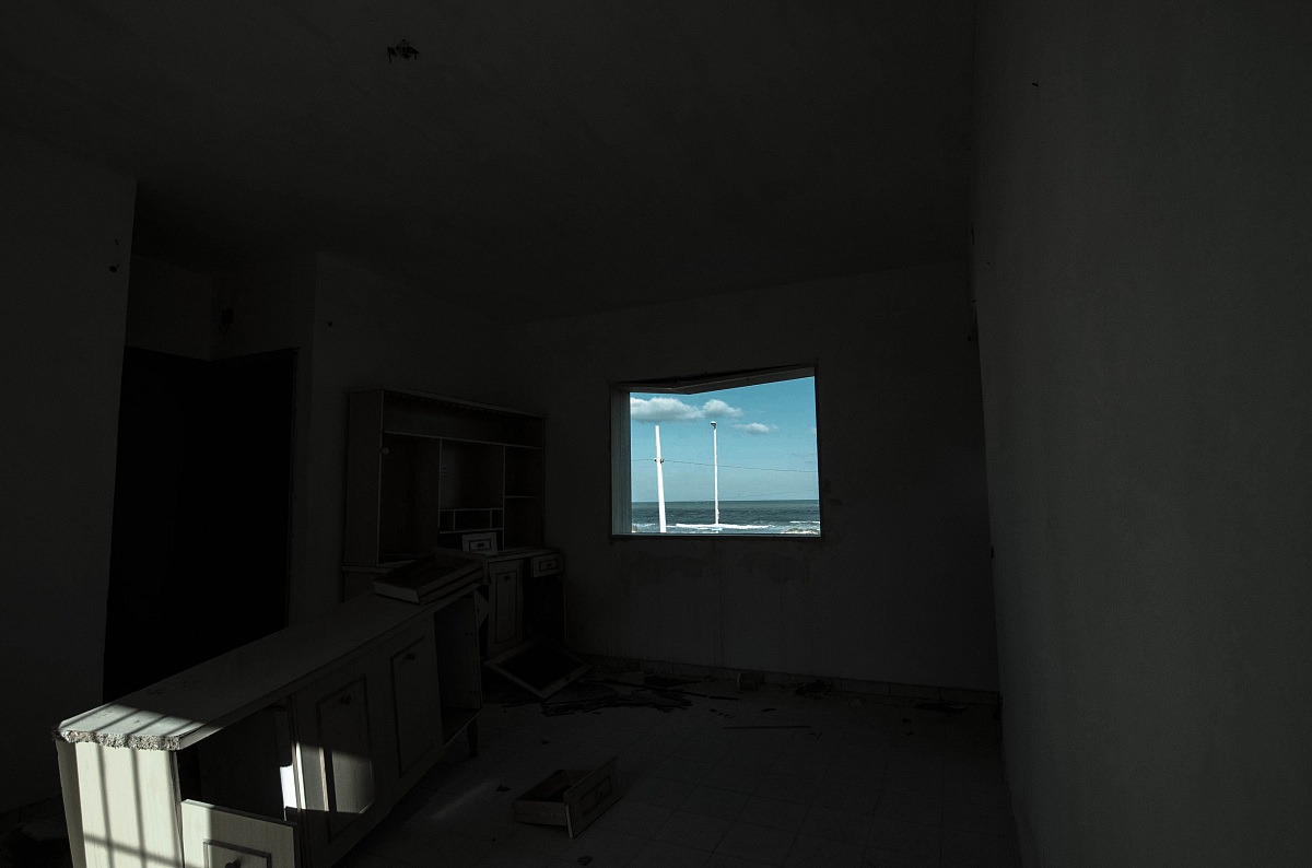 Appendi al muro il quadro della libertà