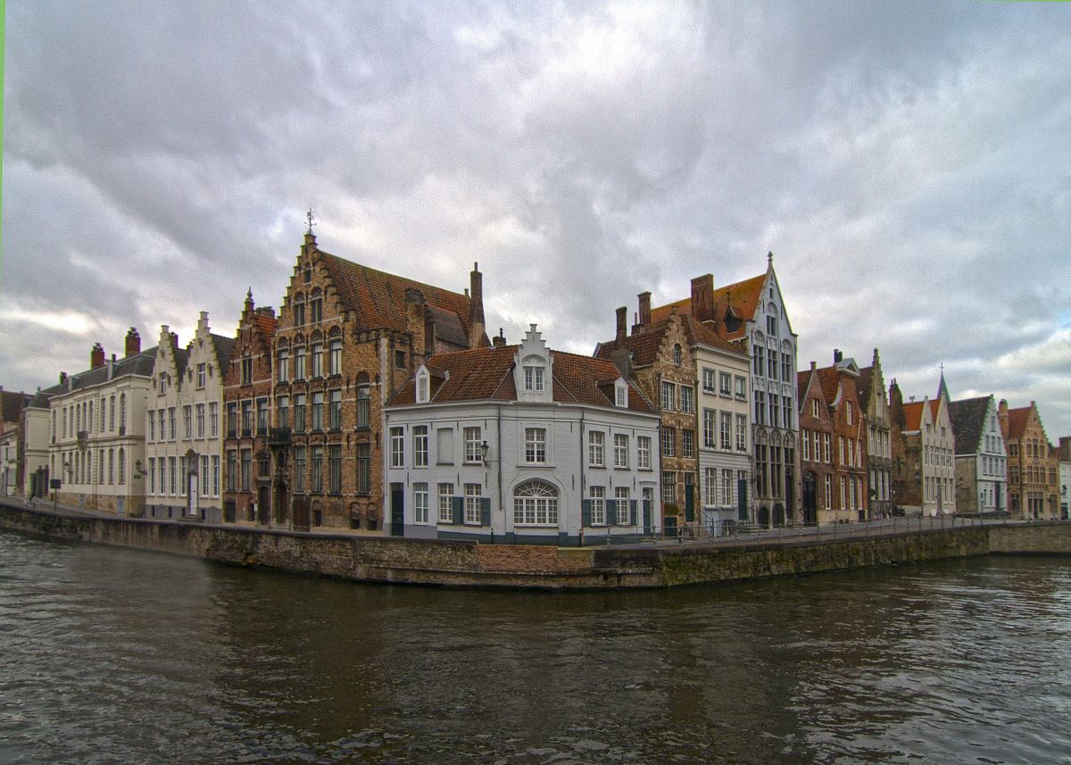 La riva degli specchi