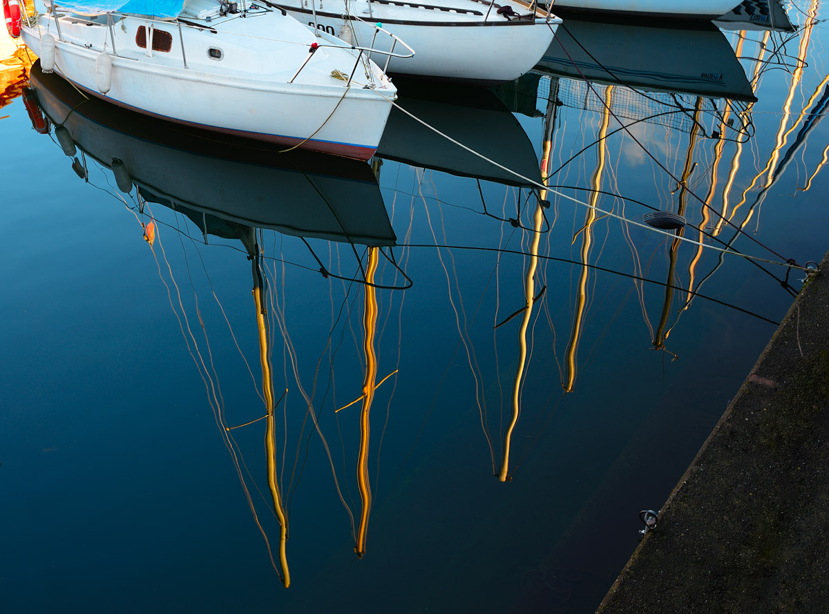 Reflections at the port of Angera