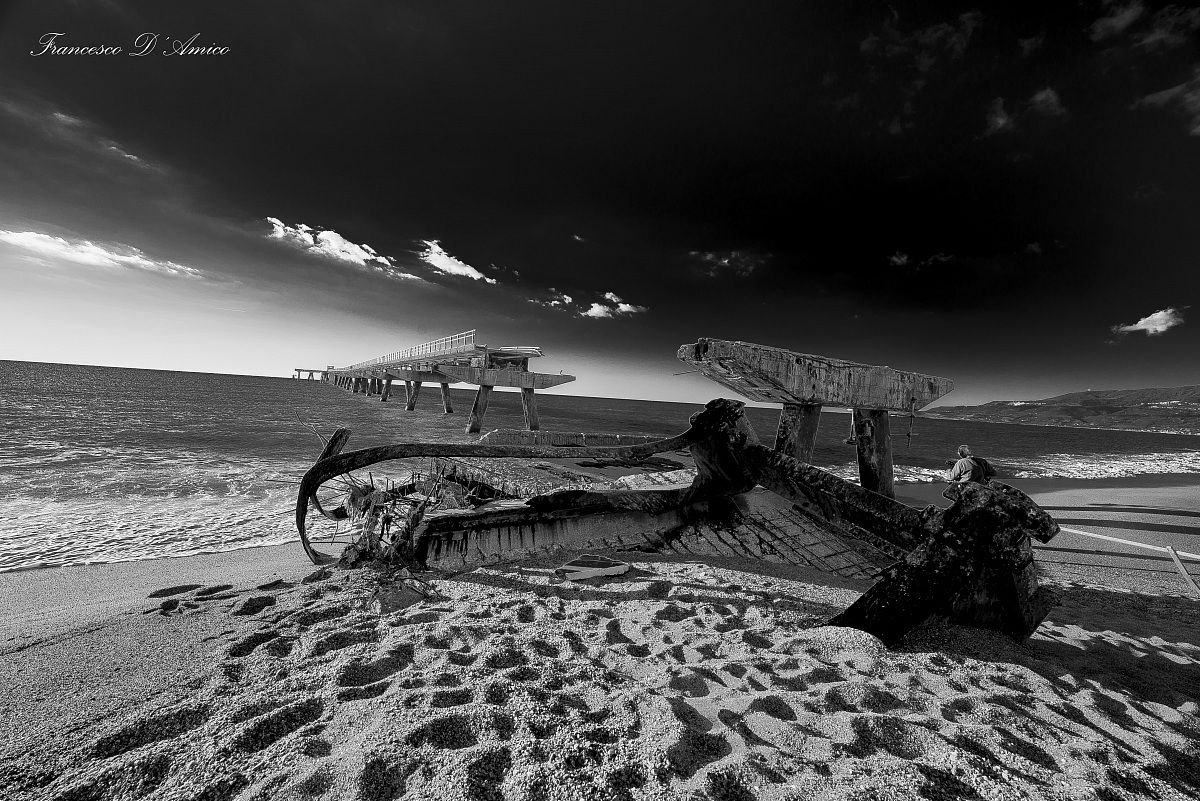 Ruderi di un pontile