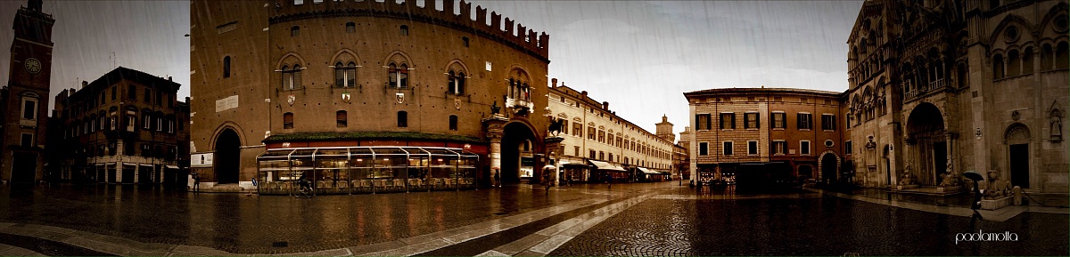 Ferrara sotto la pioggia...