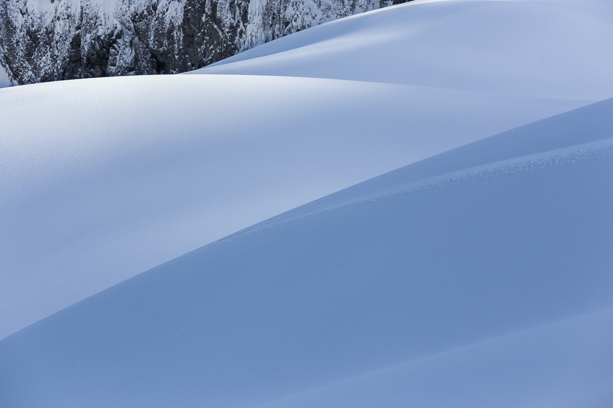 Giochi di forme e luci con la neve in Presolana...