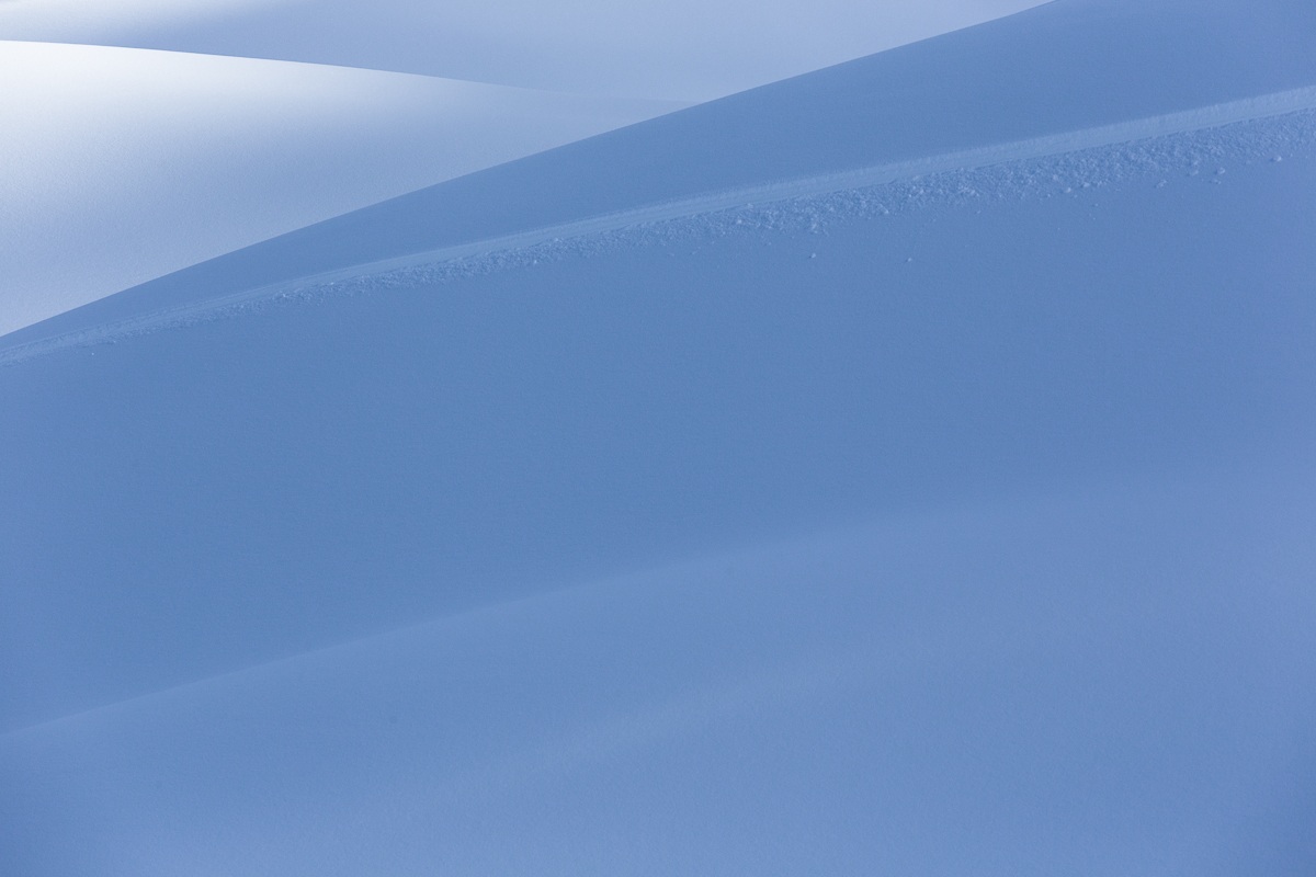 Giochi di forme e luci con la neve in Presolana...