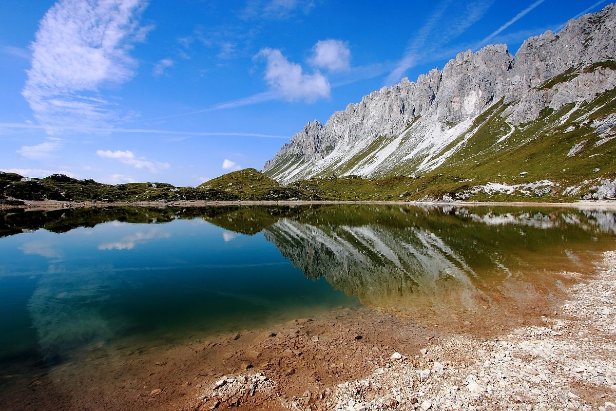 Lakes and Olbe Iron Ridge, Sapphire