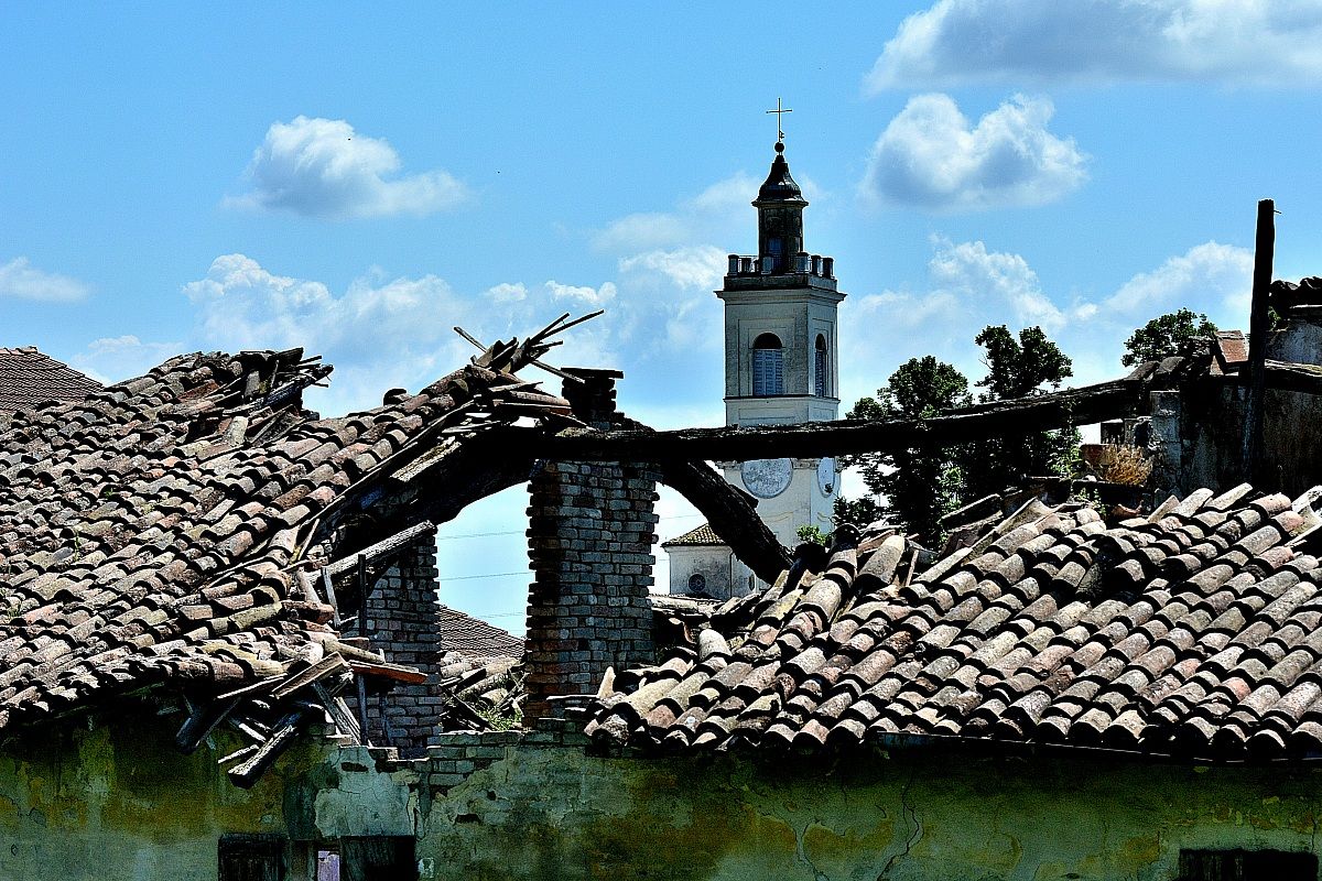 quando tutto crolla ..resta   la fede