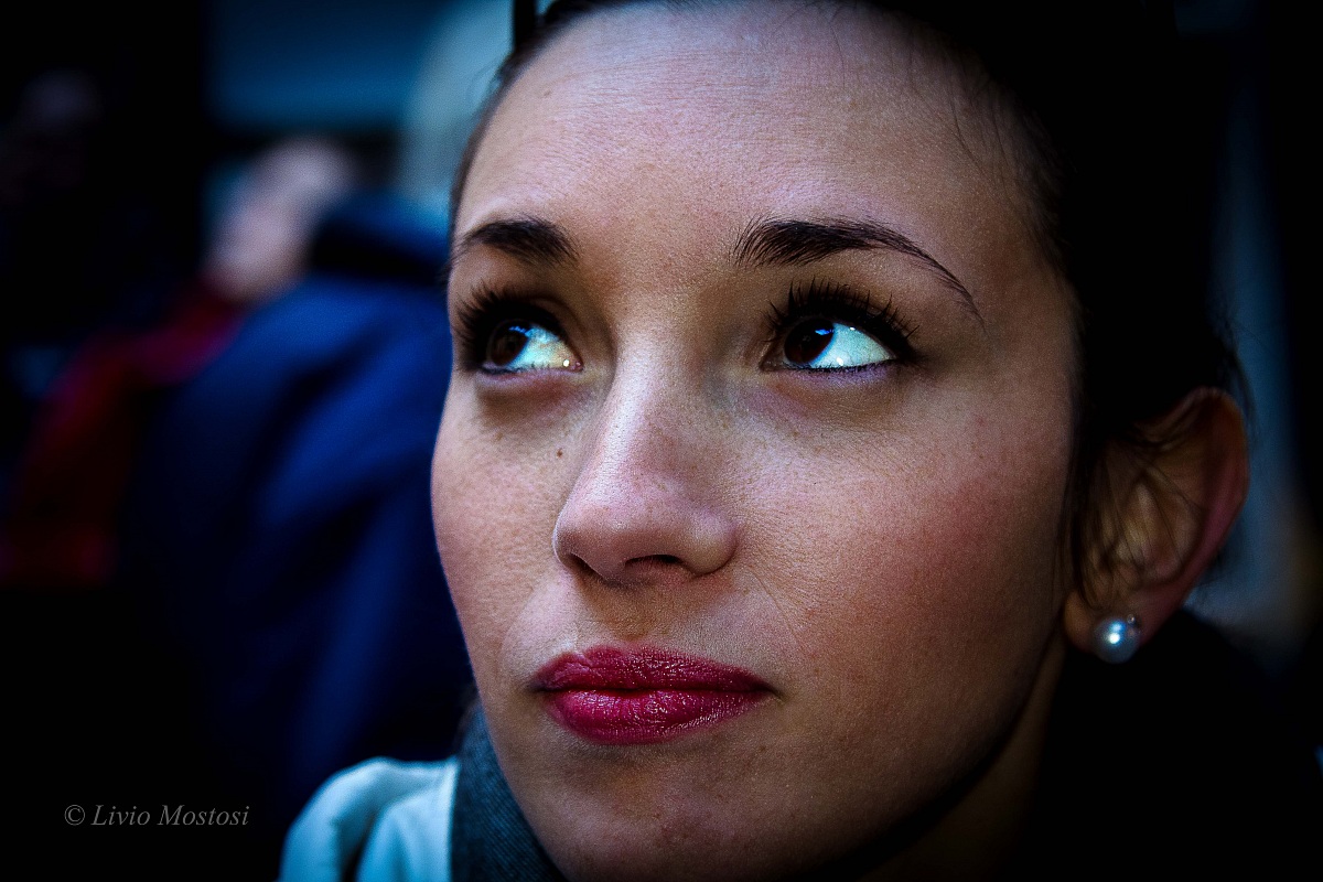 Rising up his eyes to heaven