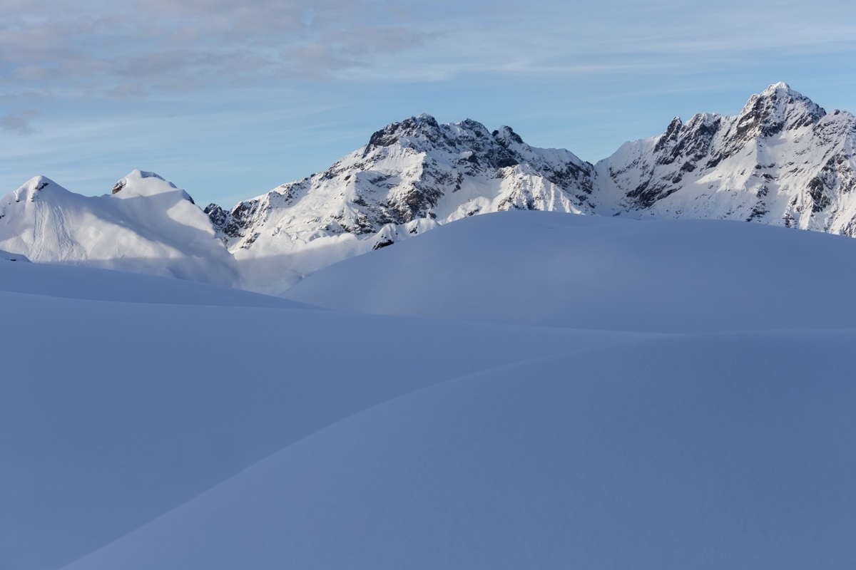 Il Pizzo Redorta e il Pizzo Coca oltre le dune...