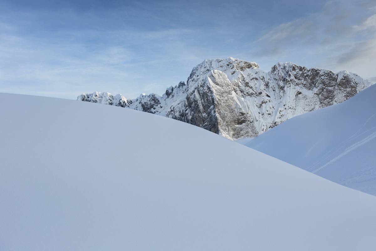 La Presolana emerge tra dune di neve...