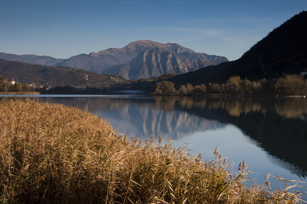 Veduta dal lago di Endine