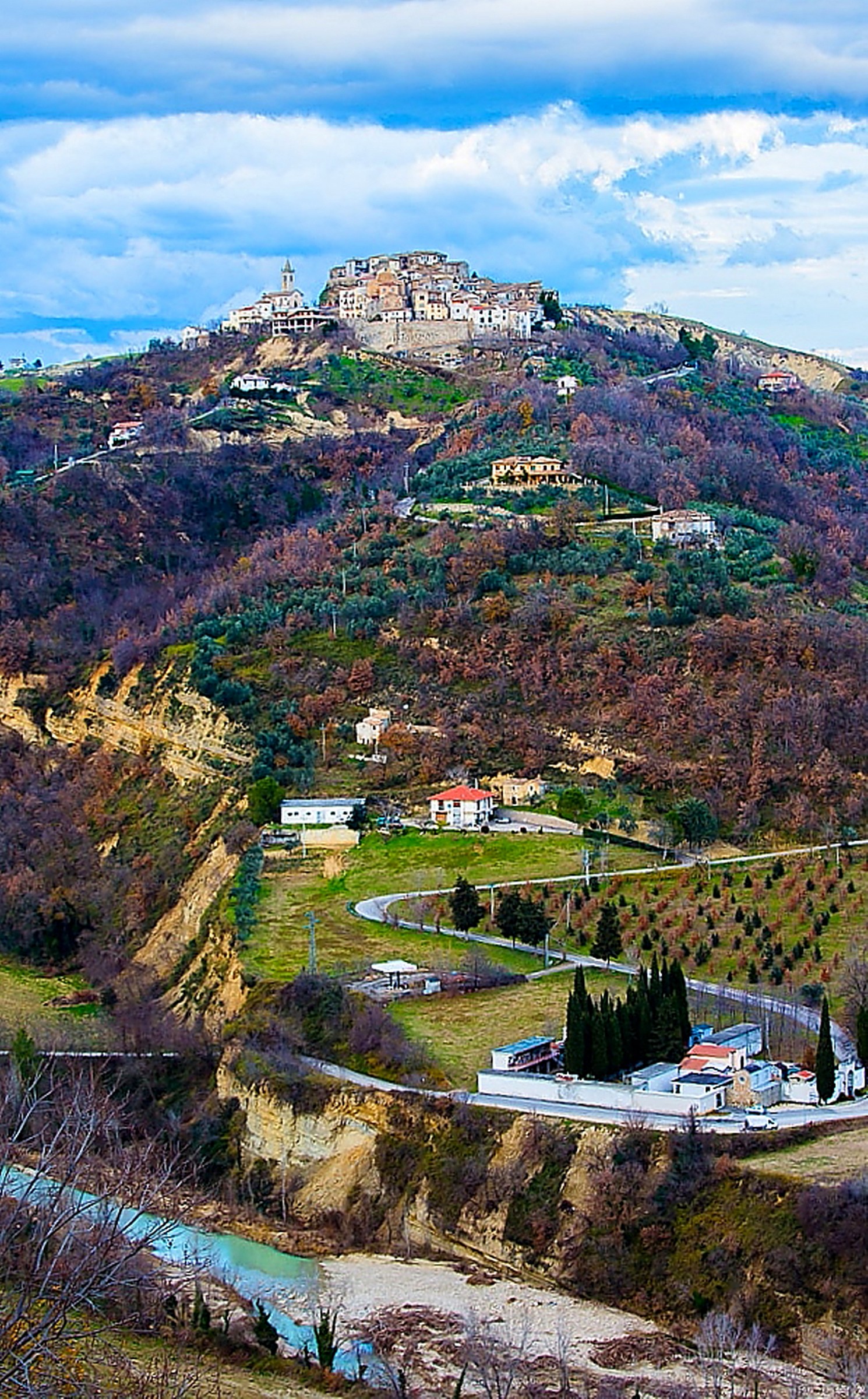 Paese mio che stai sulla collina...-
