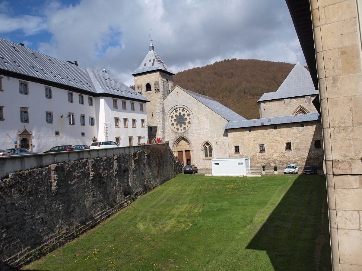 Collegiata Roncisvalle Camino de Santiago