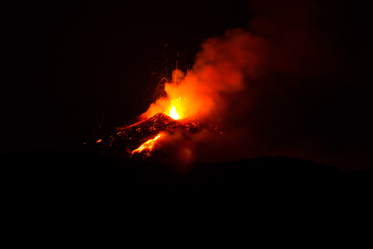 etna debole eruzione 29/12/2013