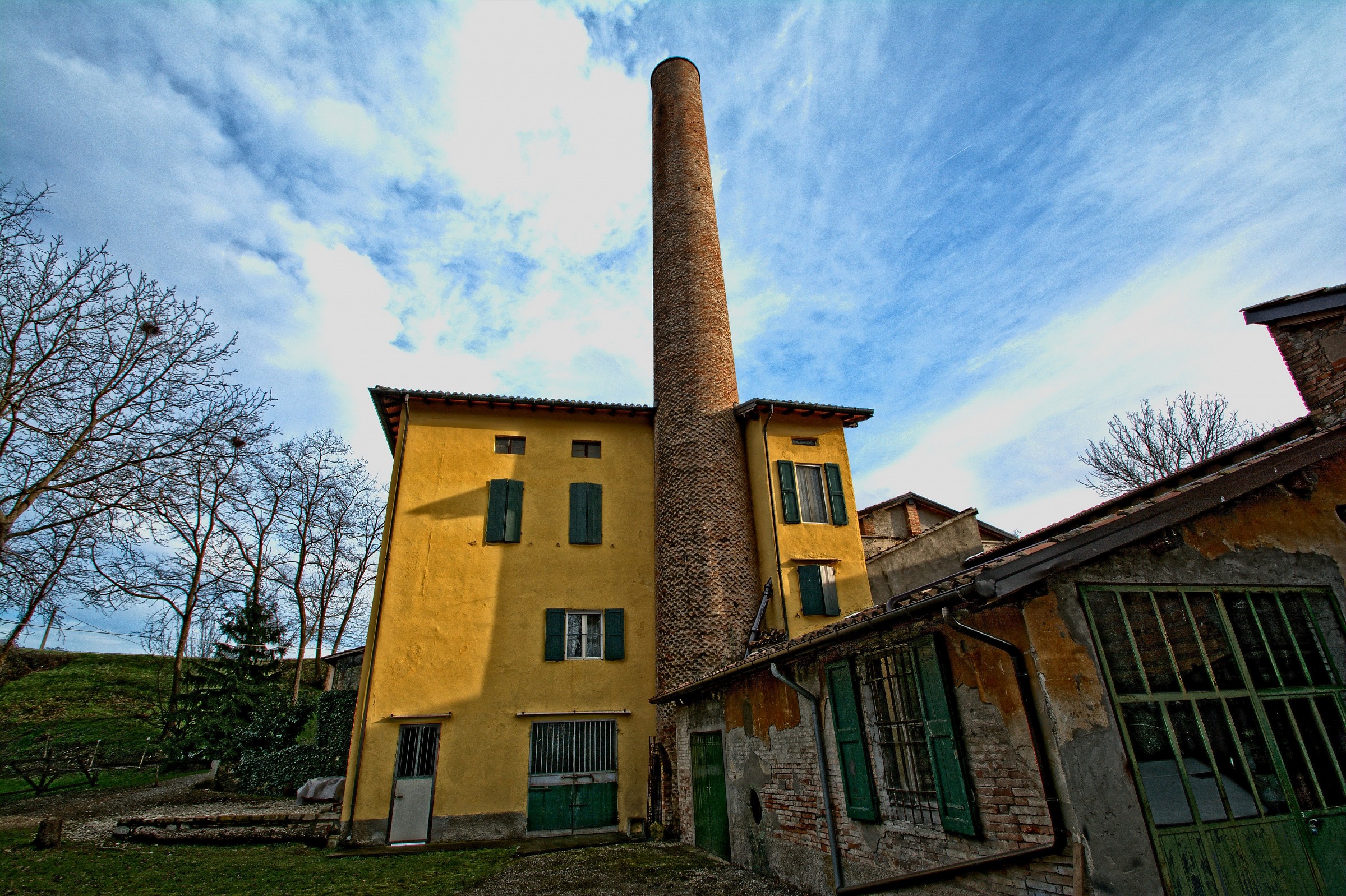 Vecchia ciminiera adattata