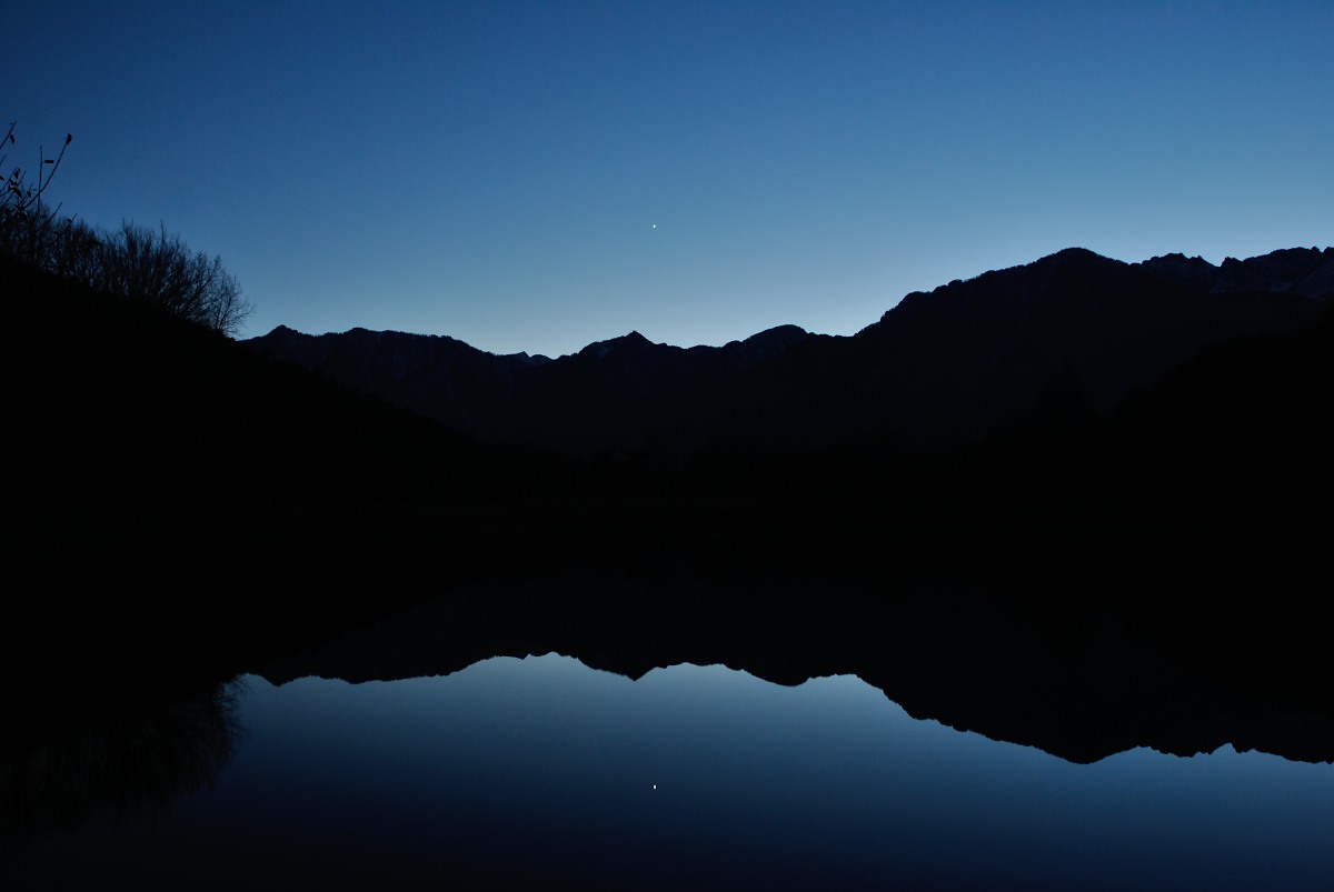 Lake Meugliano by night