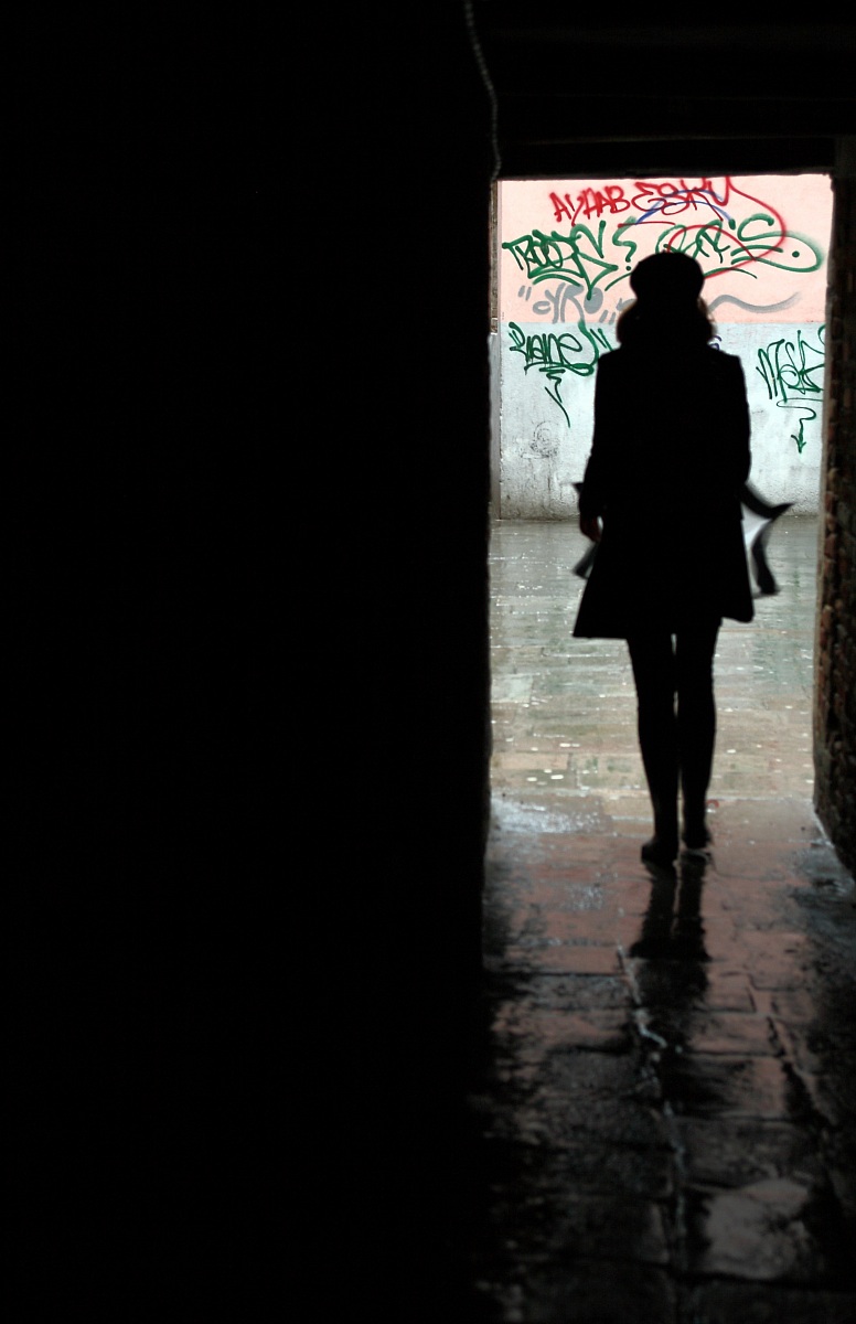 Ombra che si specchia nel mondo