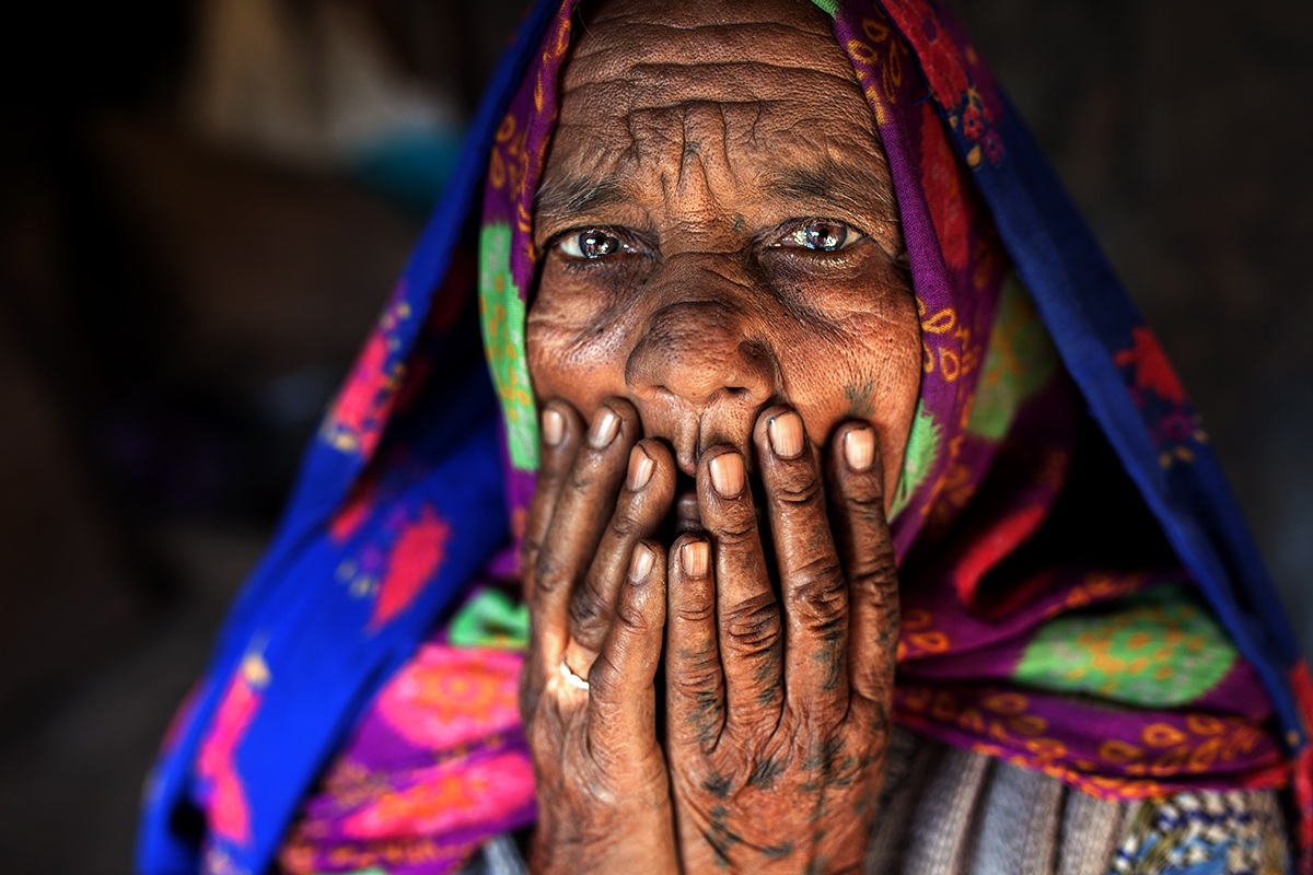 stupore al villaggio nomade, india