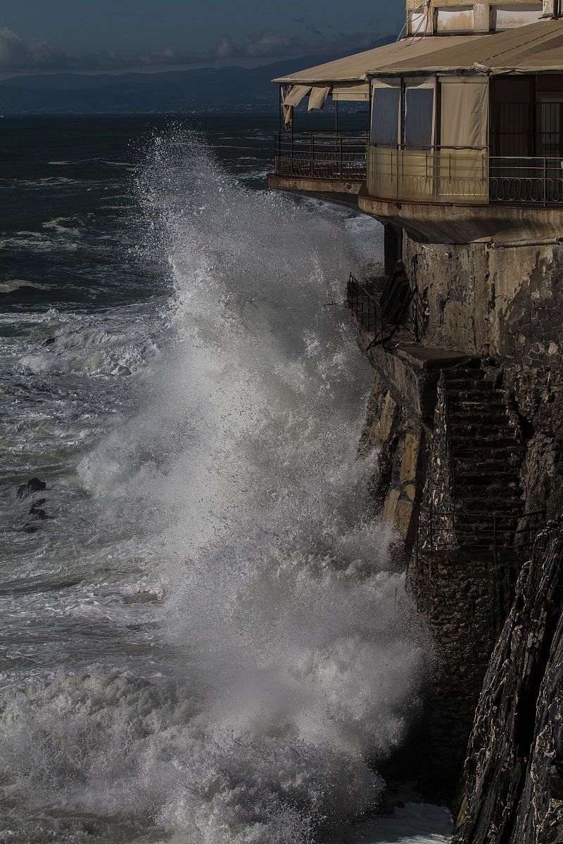 Mareggiata alla Marinella a Nervi