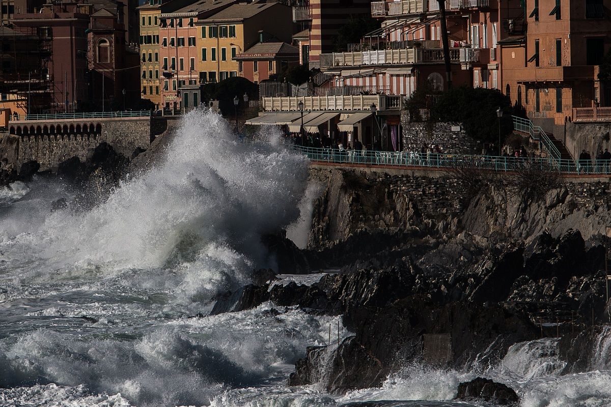 Mareggiata Nervi e... Amanti del Rischio...