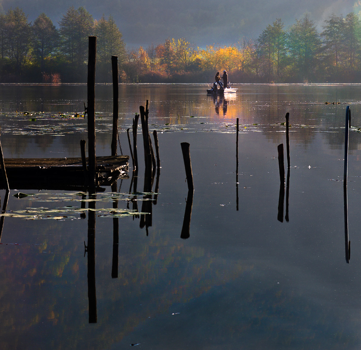 Chatter in the middle of the lake