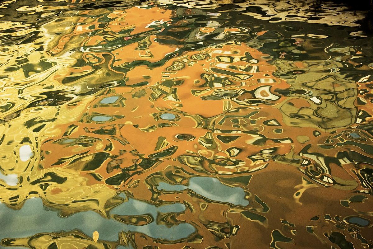 Colors in the lagoon