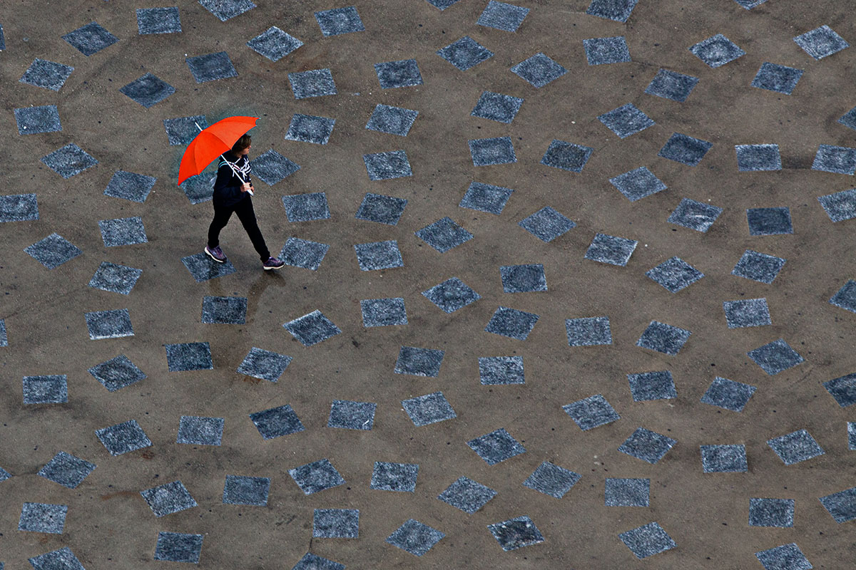 la signora con l'ombrello
