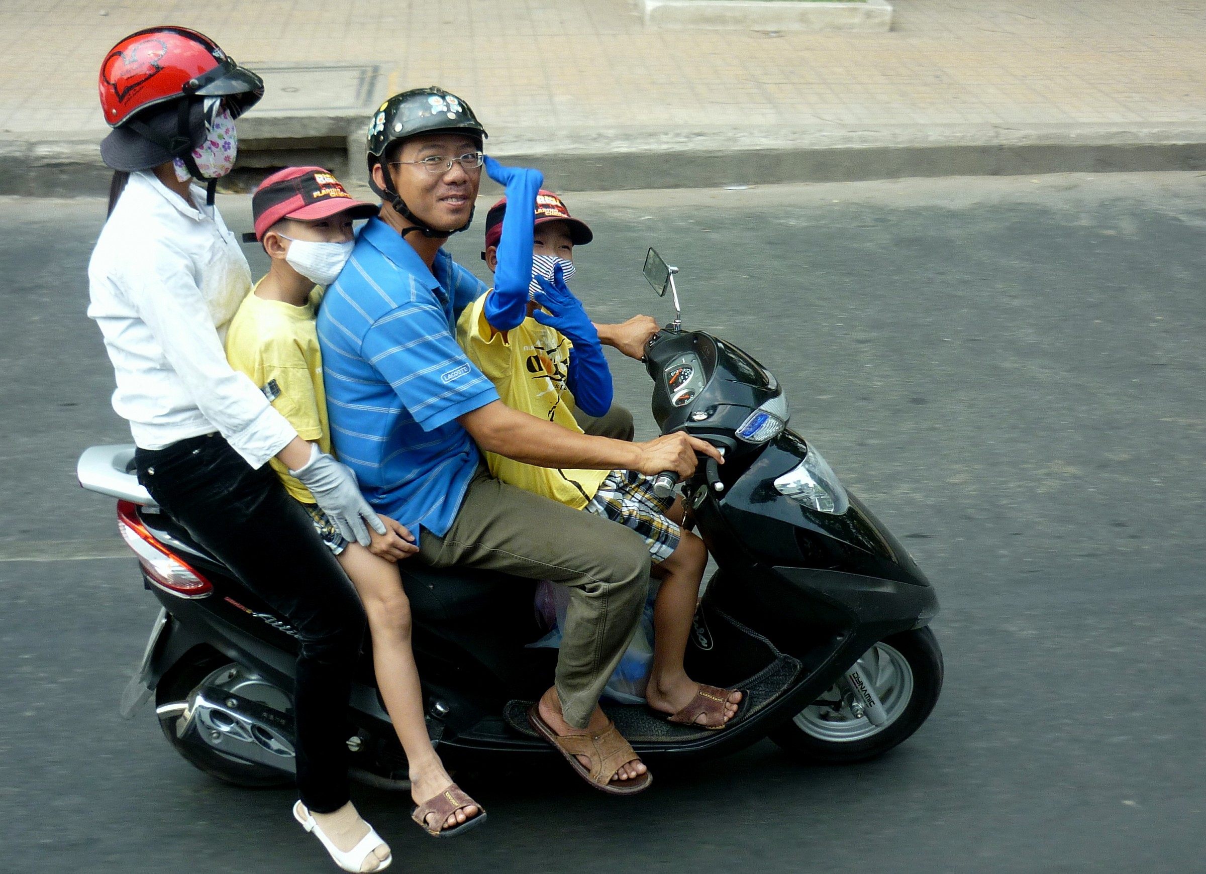 Guanti, mascherina e viaaaa...