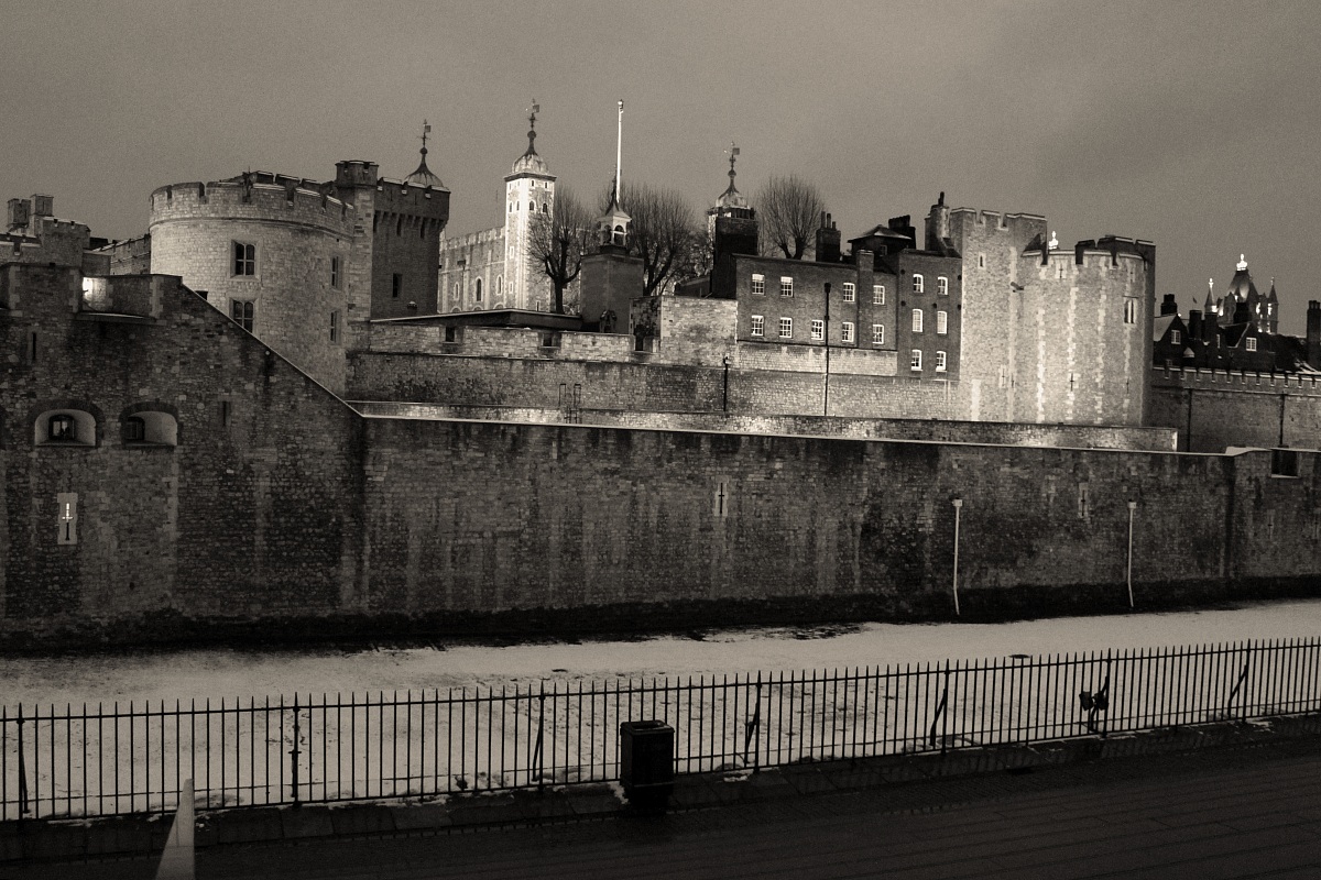 La Torre di Londra in notturna