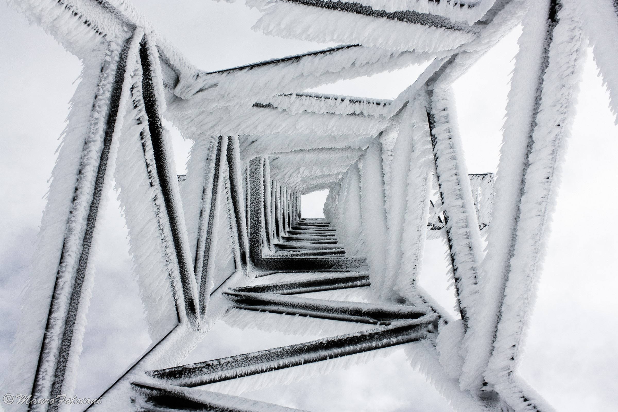 Internal cross with frozen snow in the direction of the wind