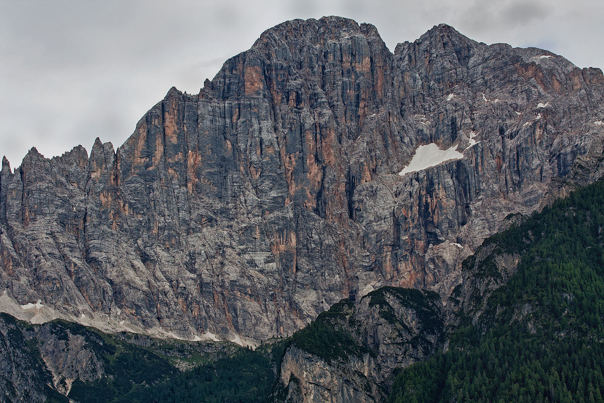 North of the Owl, "The wall of the walls"
